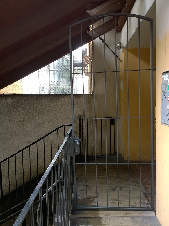 Kovan� m�� na pavla� Brno - �tef�nikova - Mříž na pavlač Brno - Štefanikova