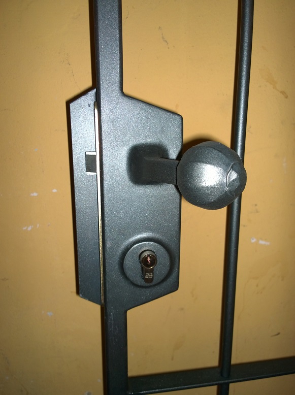 Kovan� m�� na pavla� Brno - �tef�nikova - Zamykání na kartu