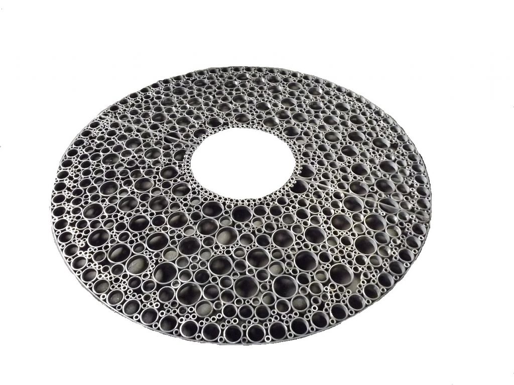 Kovan� m�� ke stromu - Praha - Kovaná mříž ke stromu 01 - Praha