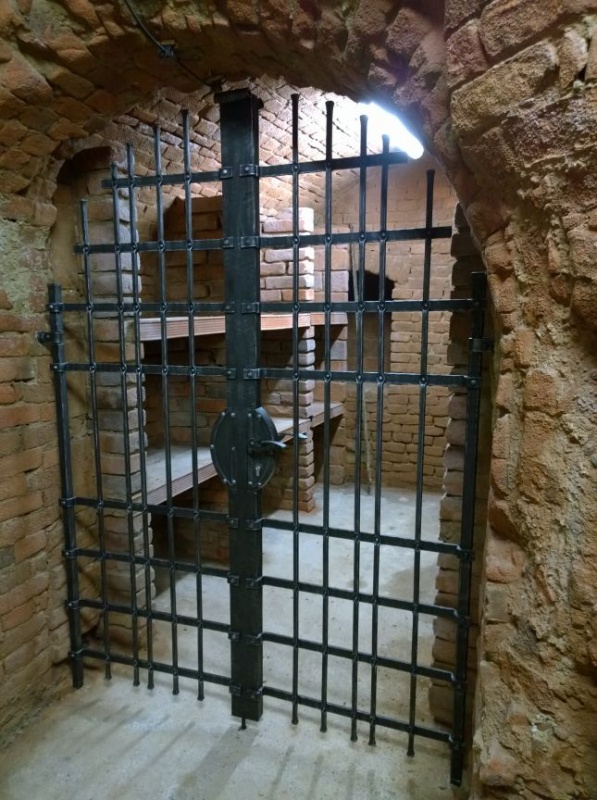 Kovan� dvouk��dl� m�� do sklepa - Klobouky u Brna - F-Montaz-15_33_09