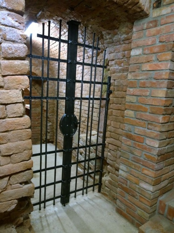 Kovan� dvouk��dl� m�� do sklepa - Klobouky u Brna - F-Montaz-15_33_20