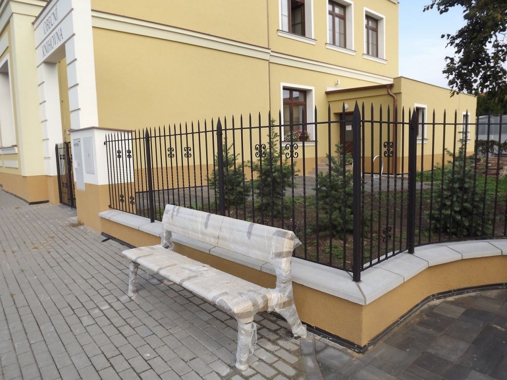 Kovan� br�na a oplocen� - St�elice - oplocení - Střelice 1.jpe