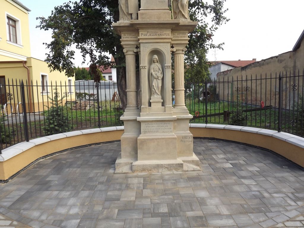 Kovan� br�na a oplocen� - St�elice - oplocení Střelice.jpe