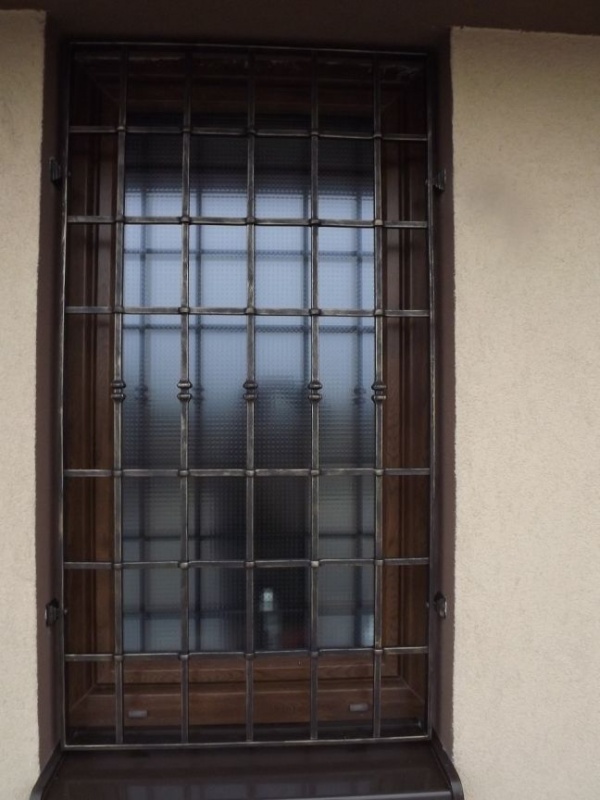 Kovan� bezpe�nostn� m��e oken - Velk� N�m�ice - kovaná mříž(1)