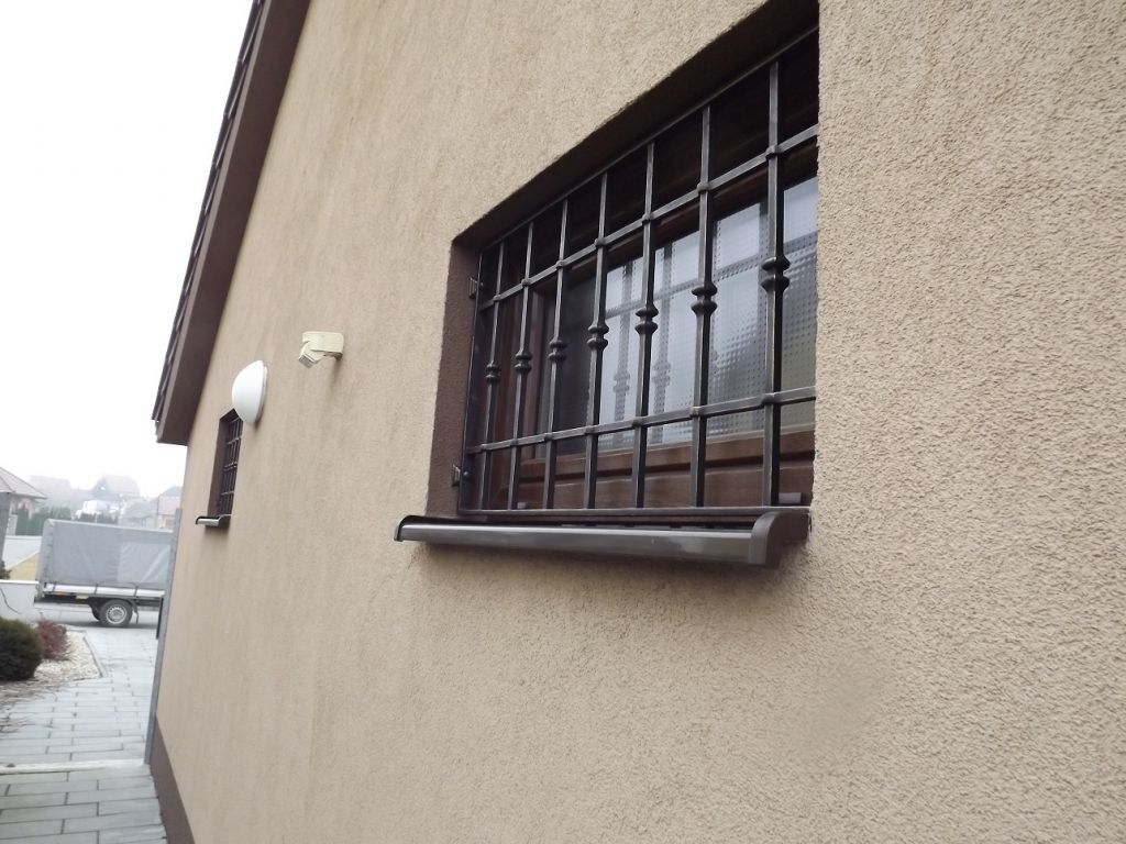 Kovan� bezpe�nostn� m��e oken - Velk� N�m�ice - mříže Velké Němčice (2)