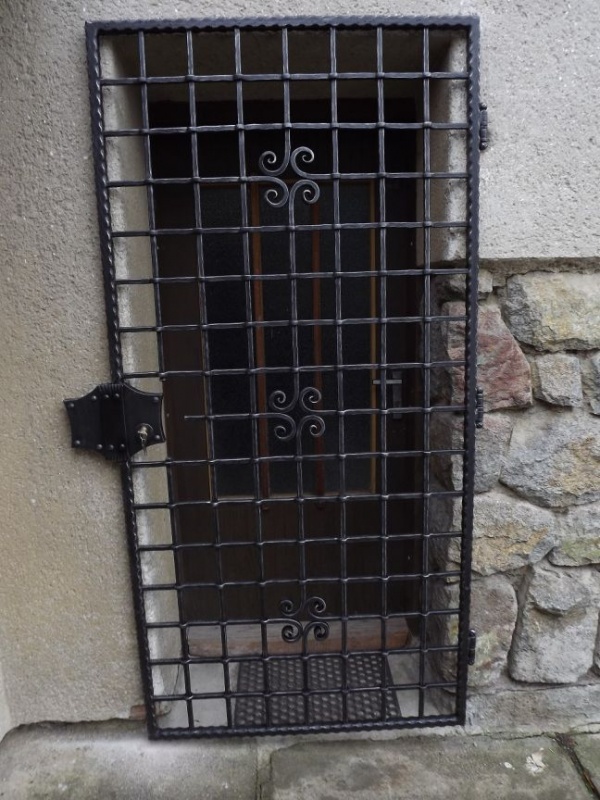 Bezpe�nostn� m��e dve�� a oken - Klobouky u Brna - Kované mříže do dveří - klobouky u Brna(1)