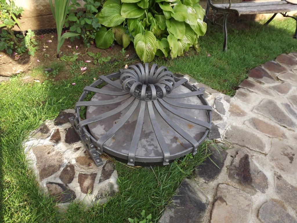 Kovan� bezpe�nostn� m�� - septik - zabezpečení - mříž