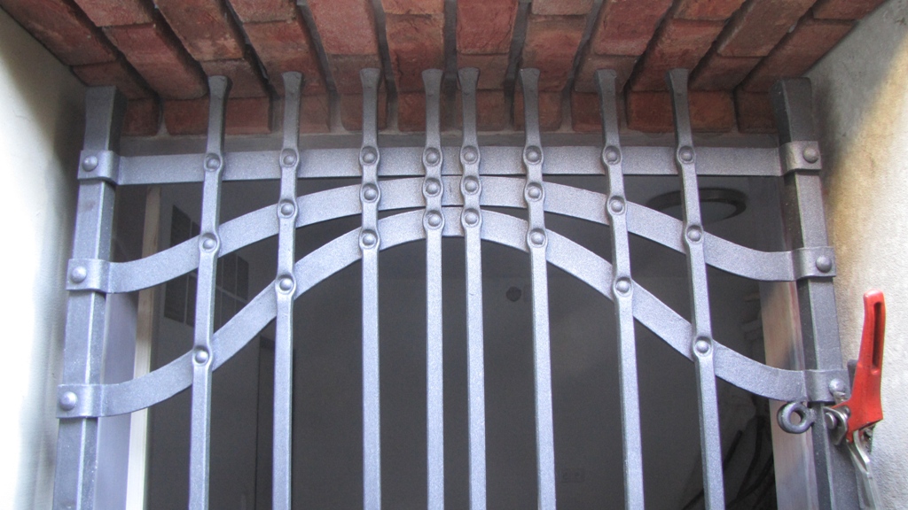 Kovan� dve�n� a okenn� m�� Sob�ice - IMG_1401