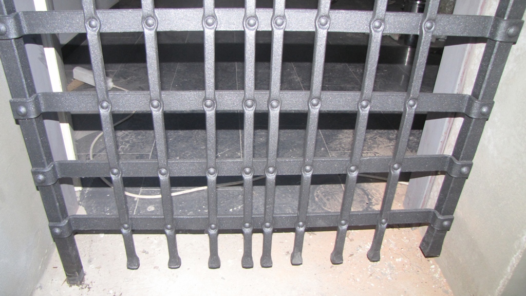 Kovan� dve�n� a okenn� m�� Sob�ice - IMG_1437