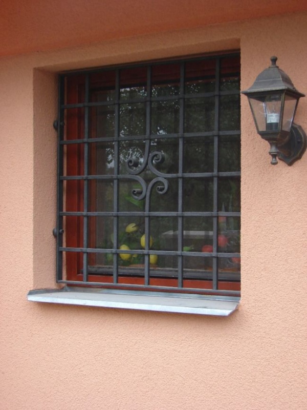 Kovan� okenn� m�� Vojkovice - okrasné mříže_01