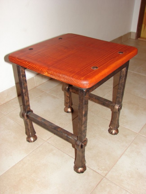 Kovan� stoly a �idle - kovaná židle_02