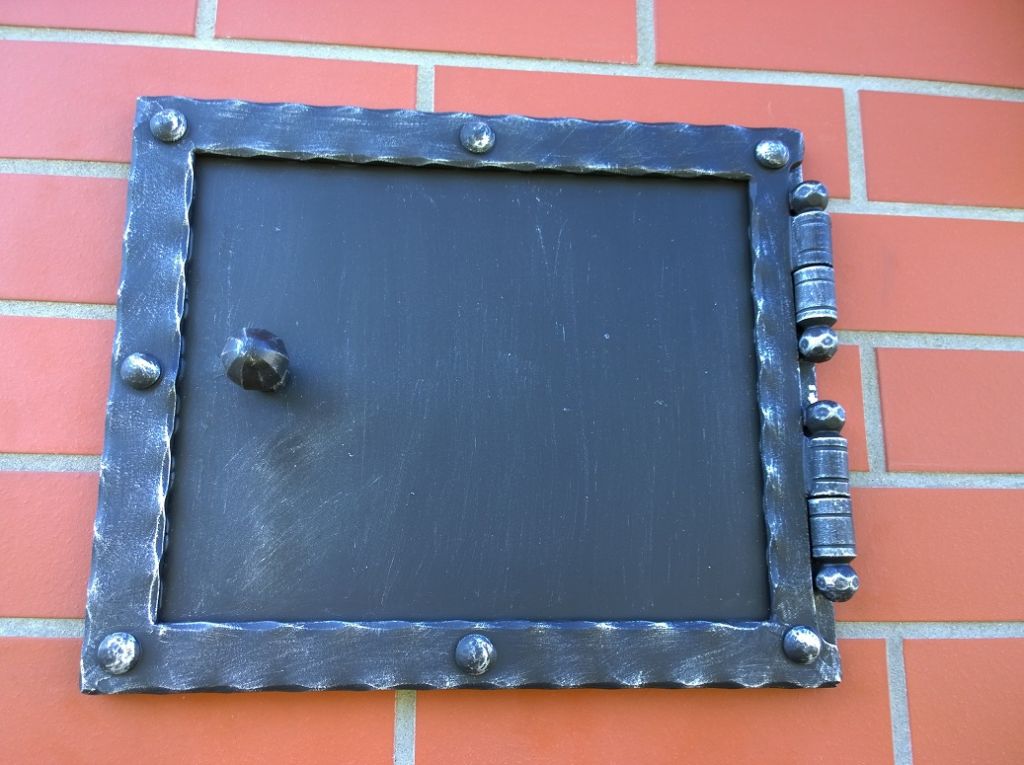 Okrasn� kovan� dopl�ky - kovaná dvířka_01