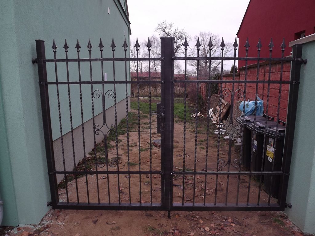 Kovan� br�na Vranovice - kovaná brána - Vranovice.jpe