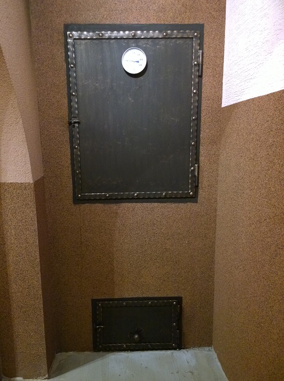 Kovan� dv��ka k ud�rn� - Brno - udírna - dvířka_1