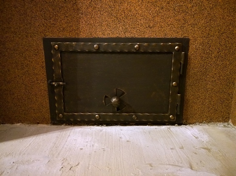 Kovan� dv��ka k ud�rn� - Brno - udírna - dvířka_3