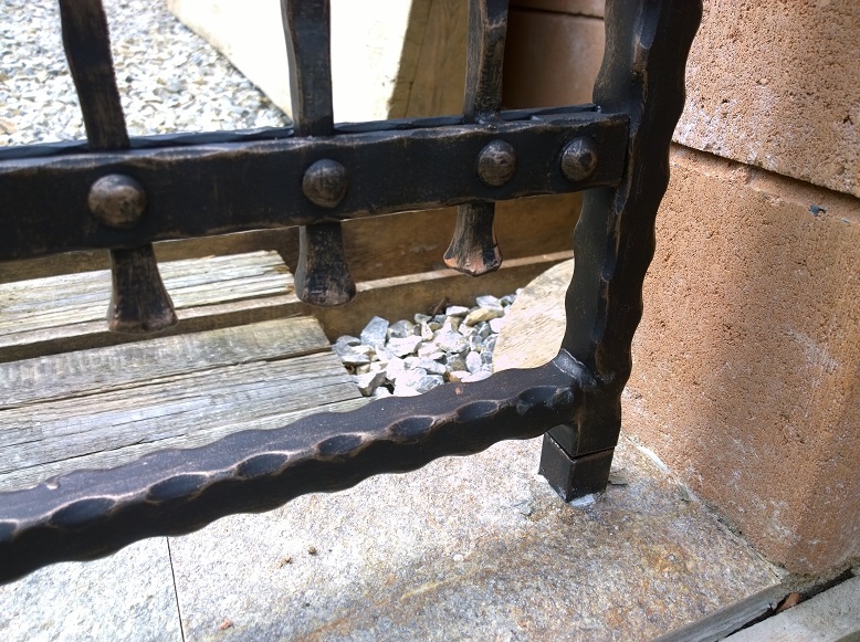 Kovan� br�na, branka a plot - Velatice - kovaná branka - detail_2