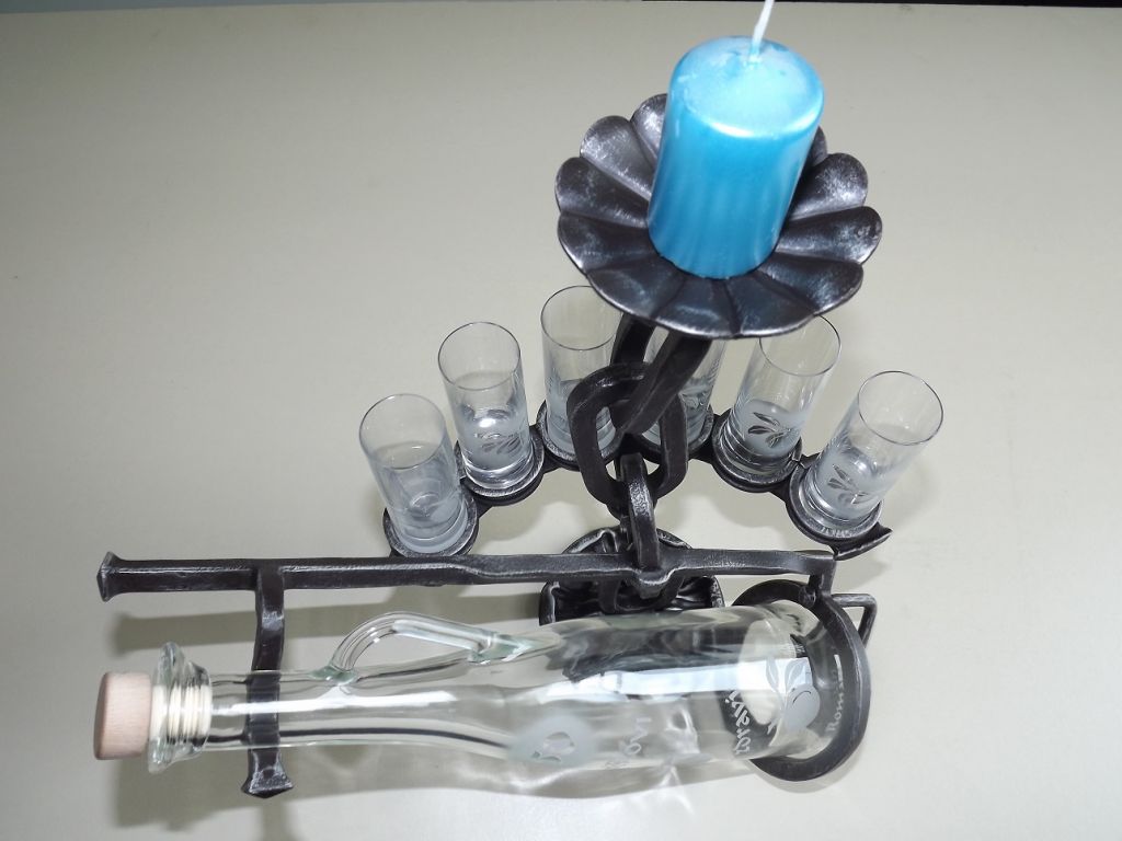 Kovan� stojan na l�hev slivovice - Kovaný stojánek na láhev slivovice se skleničkami - vhodný dárek k narozeninám