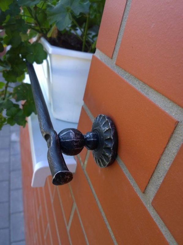 Kovan okenn zbrany pro kvtine a truhlky - okenní zábrany detail