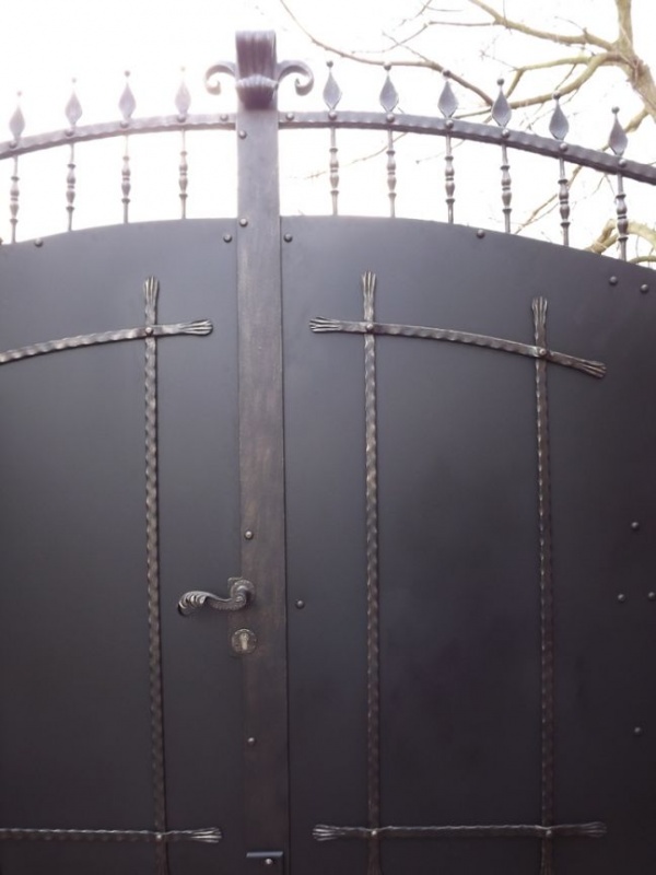 Dvouk��dl� kovan� br�na - Dvoukřídlá brána - kovaná_04.jpe