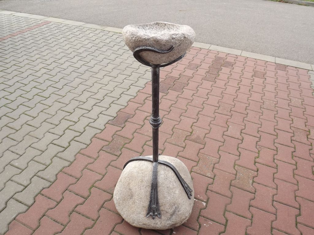 Popelnk - opelnik pred penzion