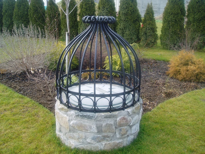 Kovan� bezpe�nostn� m�� na studni�n� poklop - Kovaná mříž na studnu - Jezeřany I