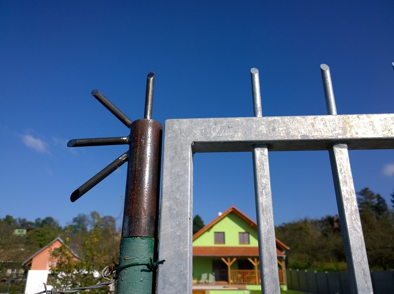 Kovov� plot - Vojkovice - lot ukončený ježkem