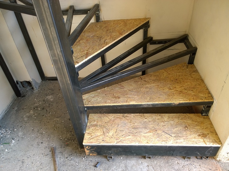 Ocelov� konstrukce schod� - Opatovice - schody - kovaná konstrukce_04(1)