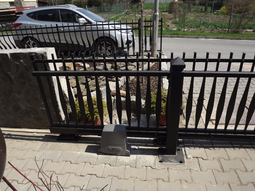 Kovan� pojezdov� br�na Hranice - Hranice_brána3.jpe