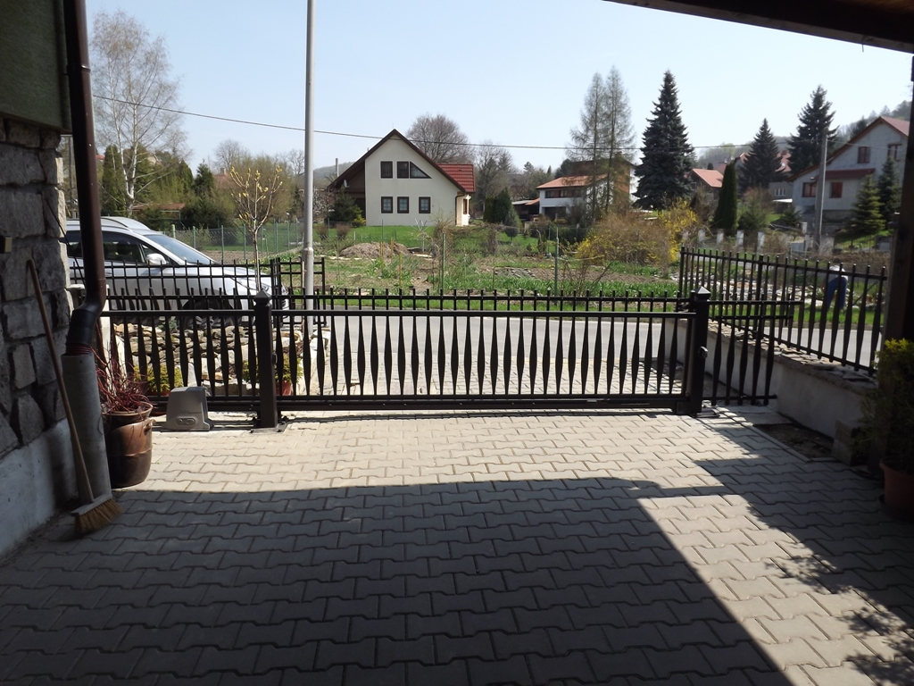 Kovan� pojezdov� br�na Hranice - Hranice_brána4.jpe