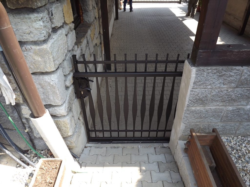 Kovan� pojezdov� br�na Hranice - Hranice_brána5.jpe