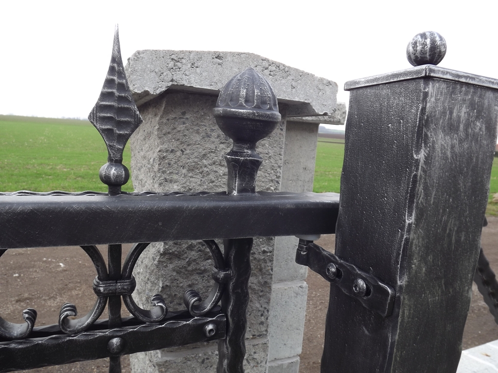 V�roba kovan�ch bran Brno - kovaná brána Kobylnice 8.jpe