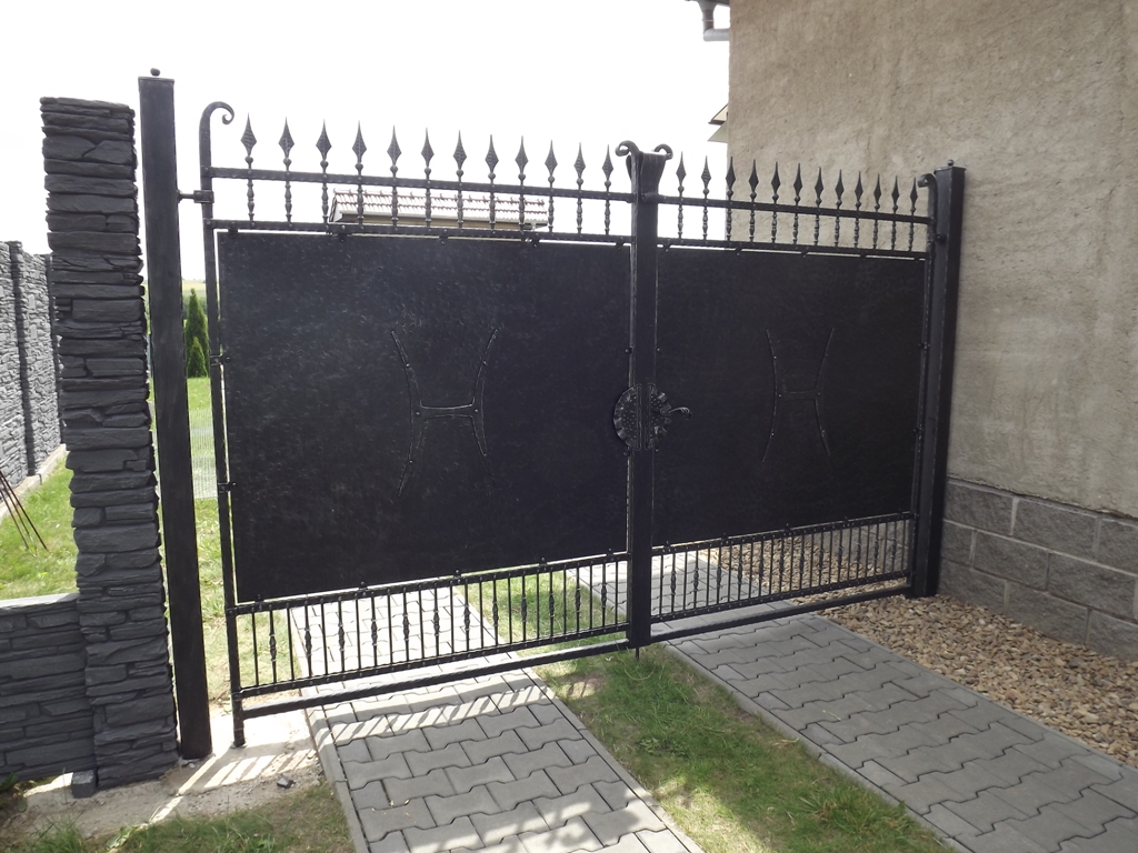 Kovan� br�ny Vy�kov - kovaná brána brno - venkov 2.jpe