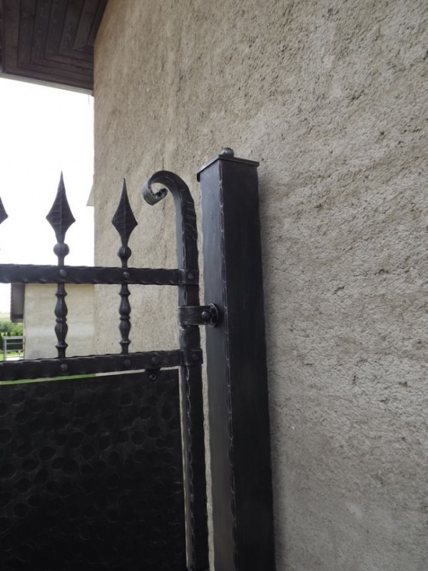 Kovan� br�ny Vy�kov - kovaná brána brno - venkov 3.jpe