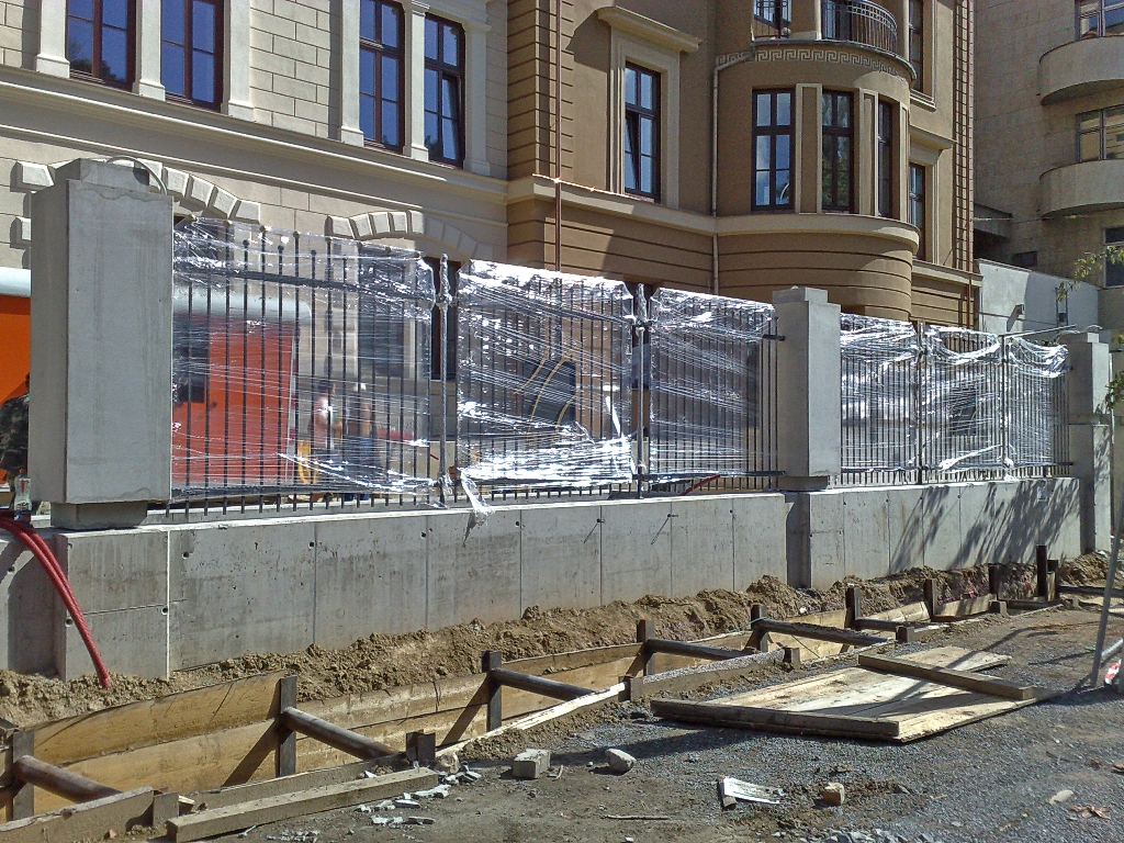 SurGal Clinic - Brno - SurGal Clinic - Montáž oplocení