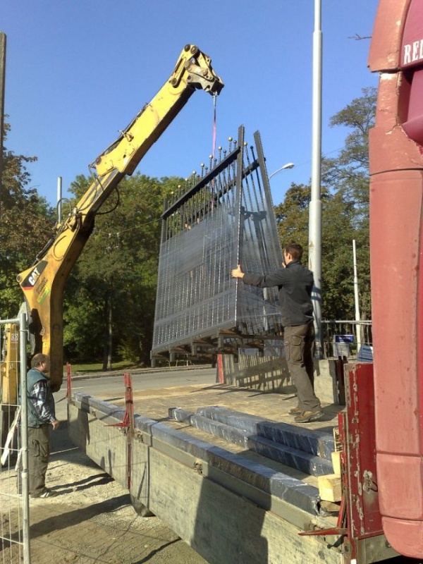 SurGal Clinic - Brno - SurGal Clinic - přeprava kované brány