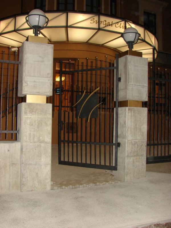 SurGal Clinic - Brno - kovaná branka SurGal Clinic.jpe