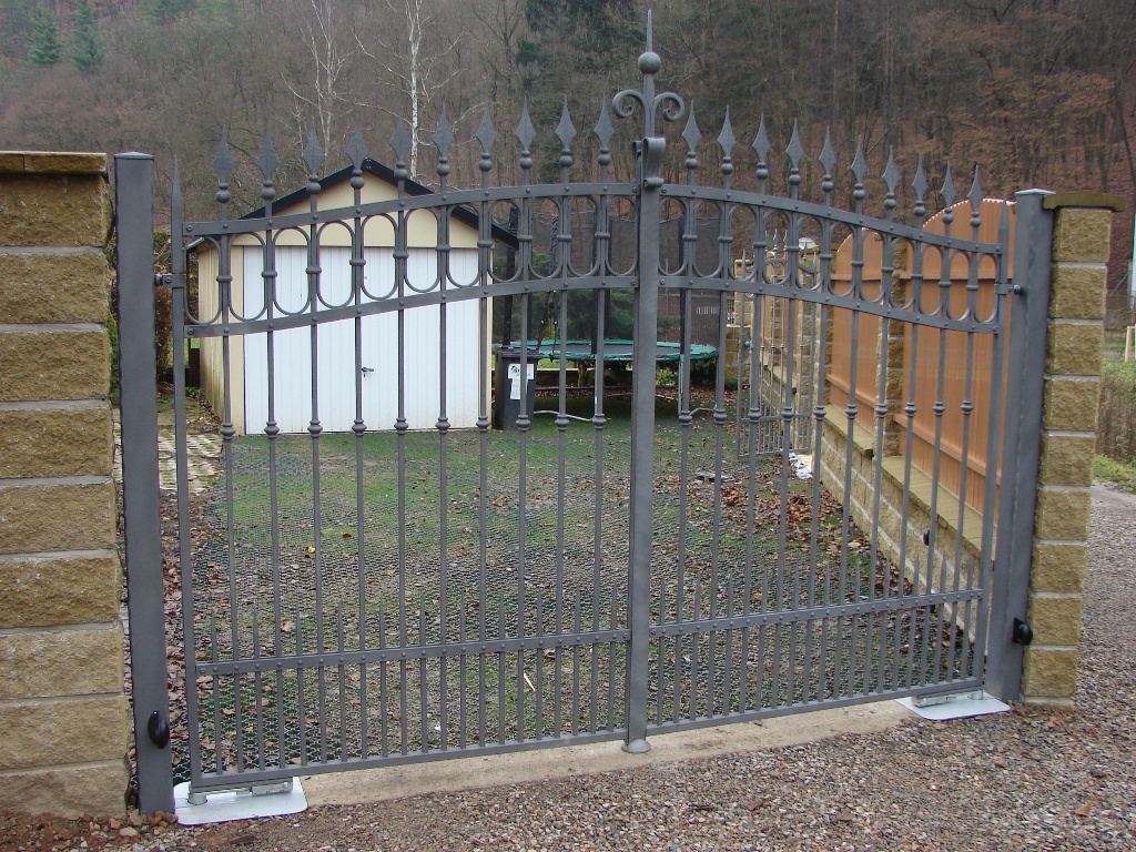 Kovan� br�na Brno - Bystrc - brána_bystrc_01.jpe