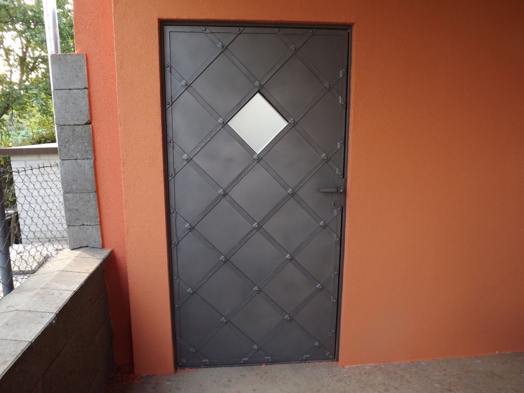 Kovan� dve�e - Vojkovice - DSCF2611