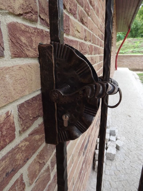 Branka a ploty Klobouky u Brna - Klobouky - kovaná branka_02