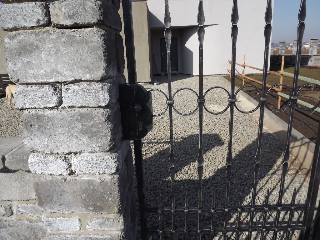 Kovan� br�na, branka a oplocen� - Tetčice - kovaná branka_01