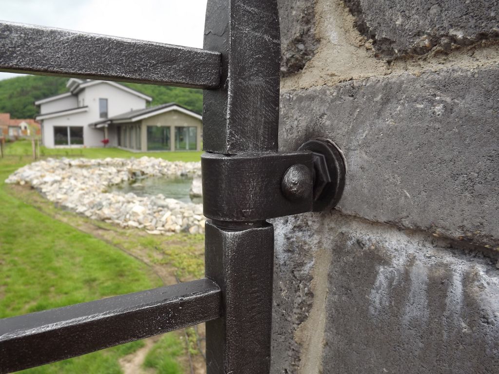 Kovan� br�na, branka a oplocen� - Tetčice - kovaná branka_05