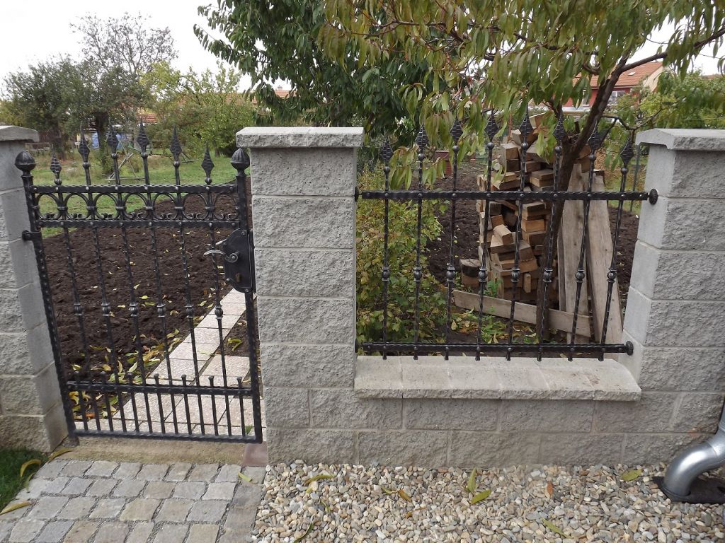 Kovan� plot - Kobylnice - kované oplocení + branka -Kobylnice