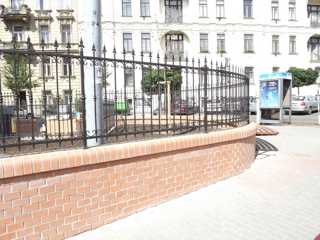 Kovan� branka a plot - Veve�� - Kovaný plot - Veveří_1