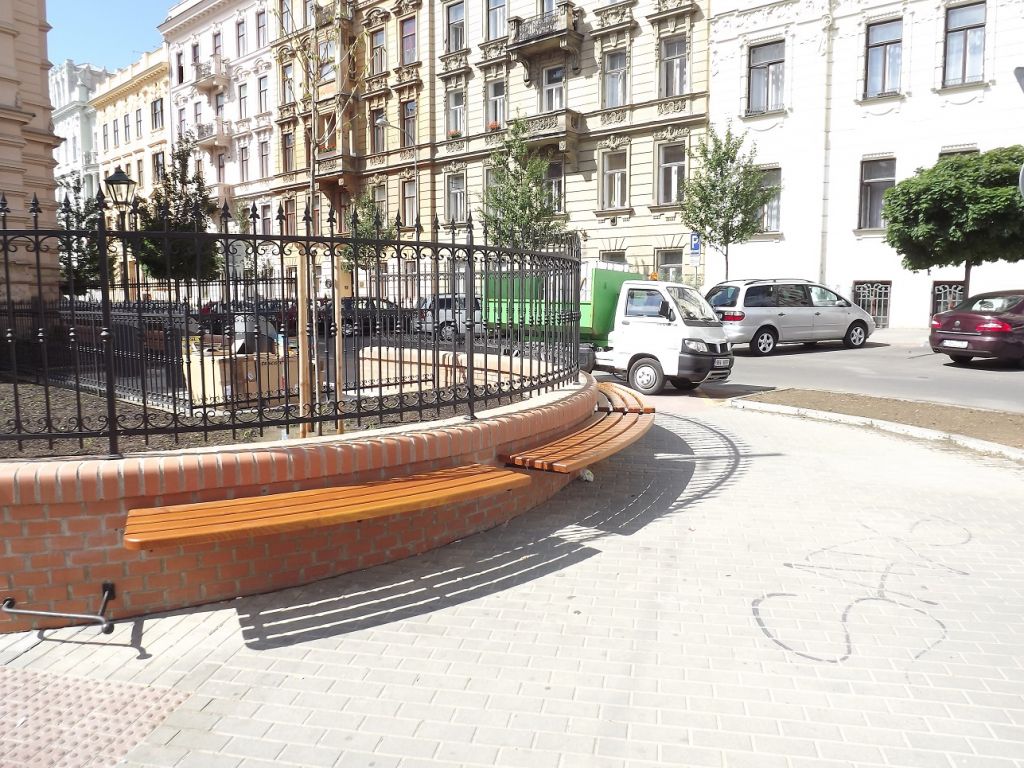 Kovan� branka a plot - Veve�� - Kovaný plot - Veveří_2