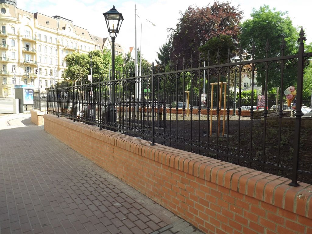 Kovan� branka a plot - Veve�� - Kovaný plot - Veveří_4