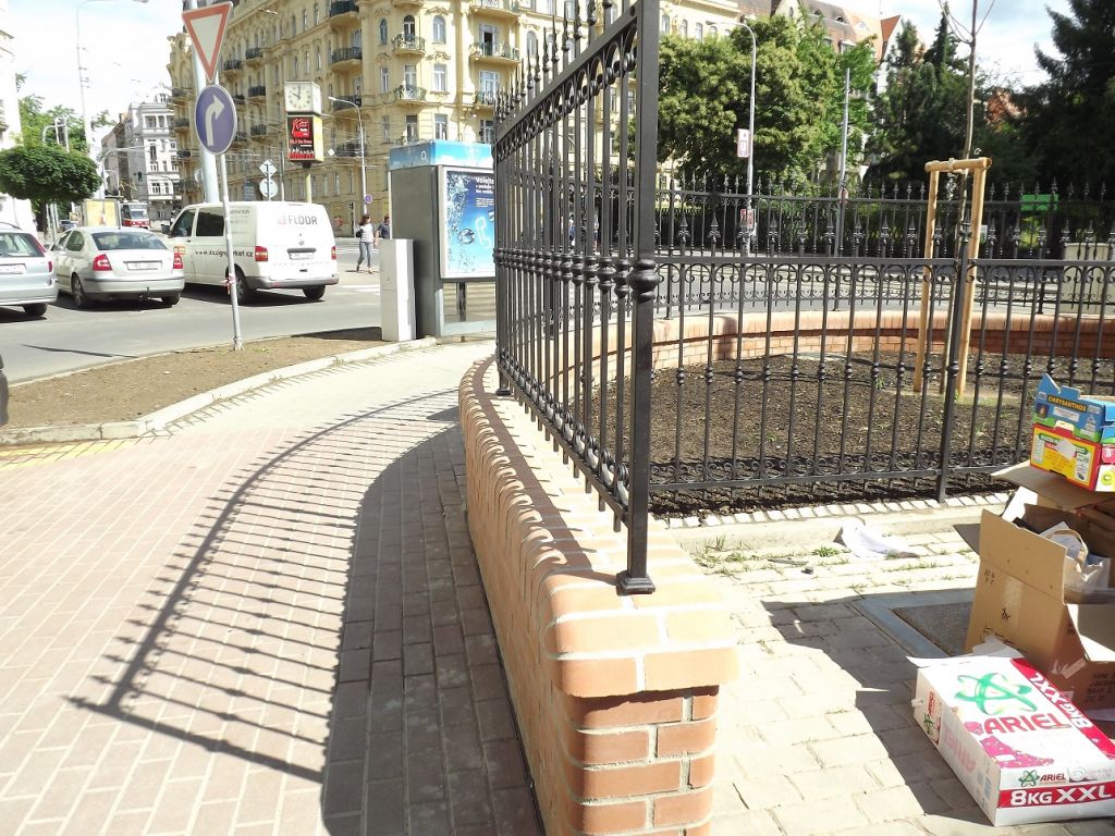 Kovan� branka a plot - Veve�� - Kovaný plot - Veveří_5