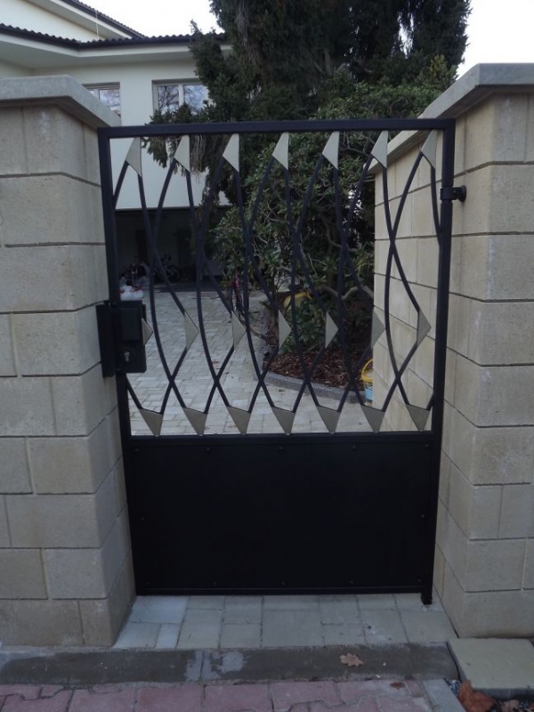 Kovan� br�na, branka, balkonov� z�bradl� Praha Pr�honice - Kovaná branka Praha - Průhonice