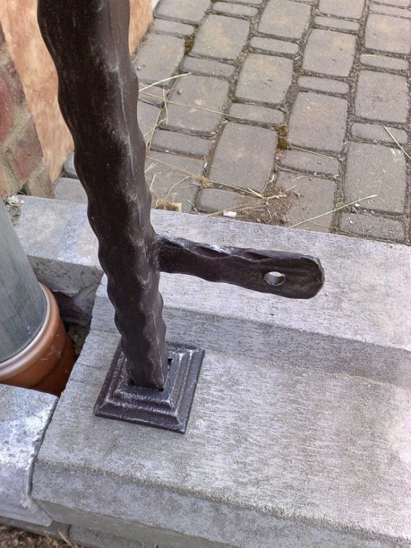 Kovan� sloupky pro uchycen� d�ev�n�ch prken - Šlapanice - Předzahrádka 03