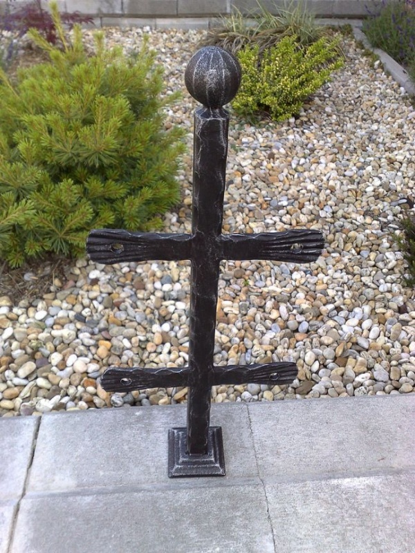 Kovan� sloupky pro uchycen� d�ev�n�ch prken - Šlapanice - Předzahrádka 04