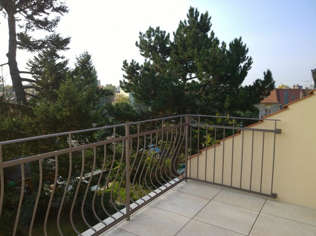 Balkonov� z�bradl� Brno �ernovice - Montáž-20171016_10_52_22